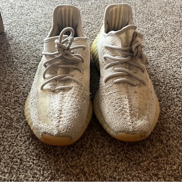 Yeezy 350 light v2 ,og box - Picture 4 of 5